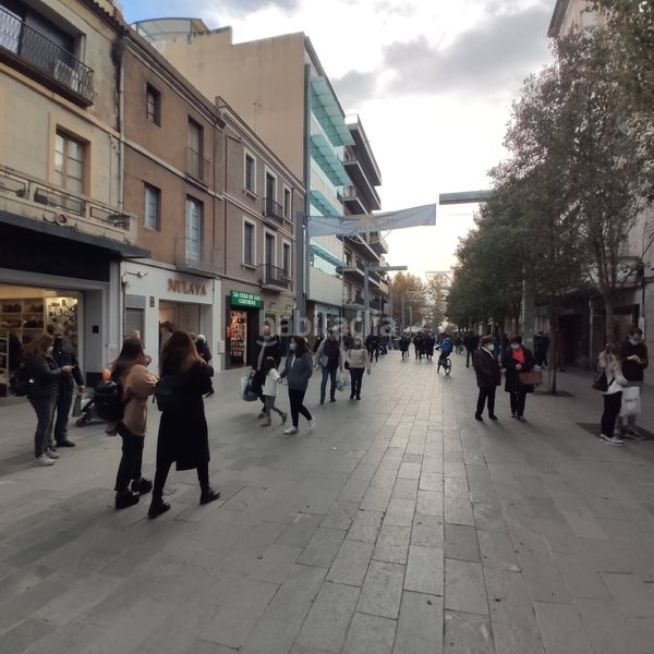 Foto fc86b3ac-a1c4-4a0b-a5a9-296ac994cd51. Alquiler local comercial en maluquer i salvador 24 local en c anselm clavé, en Granollers