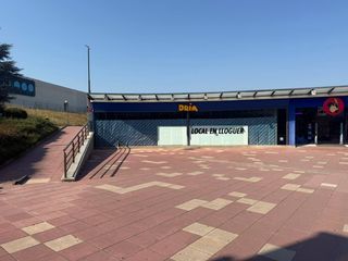 Lloguer Local Comercial  Carrer carrer montseny. Local en cc el ramassar  el nord, granollers