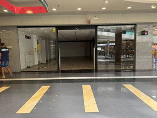 Rent Business premise in Carrer baricentro b-012. Local en c.c. baricentro