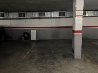 Car parking in Carrer de maragall 35