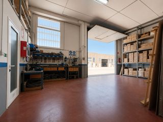Bâtiment à usage industriel  Montguit. Nave industrial en venta en  lametlla del vallès