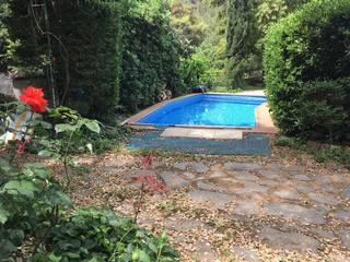 Casa aparellada a Santa Maria-Terra Nostra. Casa sostenible con bonito jardín y piscina a 20 min de barcelon