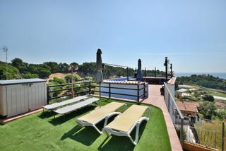 Maison à Pinemar. Casa en venta en pineda mar  vistas al mar y piscina