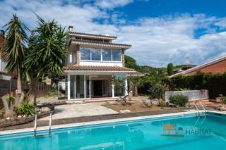 Maison dans Vilassar de Dalt. Casa en venta con piscina en vilassar de dalt  la cisa