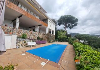 Chalet à Cabrils. Chalet con pisicina y vistas al mar en cabrils
