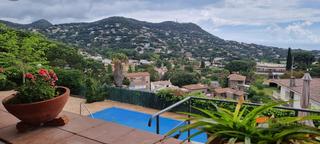 Xalet a Cabrils. Chalet con pisicina y vistas al mar en cabrils