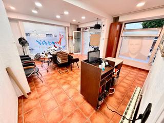 Local commercial  Carrer de joan alcover. Local esquinero en calaguido, muy luminoso