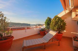 Maison jumelée à Molins de Rei. Casa adosada con piscina comunitaria en molins de rei  zona barr