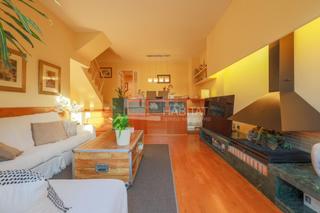 Reihenhaus in Molins de Rei. Casa adosada con piscina comunitaria en molins de rei  zona barr