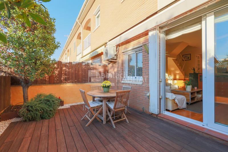 Foto 12b89c20-9121-48e1-971b-4f8b812c9cc6. Casa adosada  con piscina comunitaria zona barri de l àngel en Molins de Rei