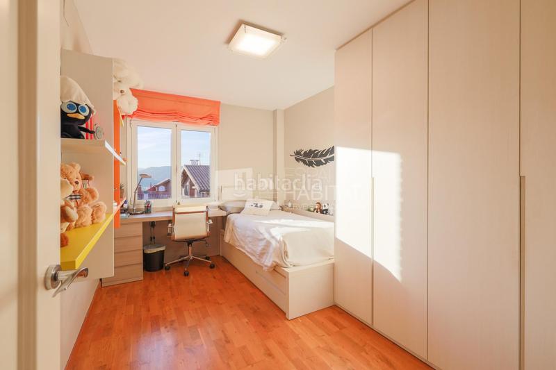 Foto 208f6e7f-ef6b-41f1-a512-49f6cd22e12d. Casa adosada  con piscina comunitaria zona barri de l àngel en Molins de Rei