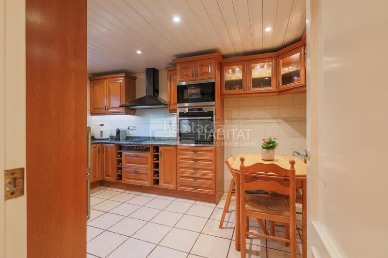 Foto 61b5bbfd-4edf-4779-b6e1-cbd0b09bef99. Casa adosada  con piscina comunitaria zona barri de l àngel en Molins de Rei