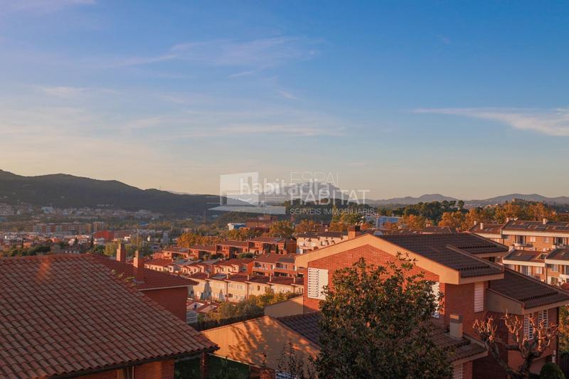Foto 6a8bf430-aebf-4dc0-91f4-ad0ab0715ebe. Casa adosada  con piscina comunitaria zona barri de l àngel en Molins de Rei