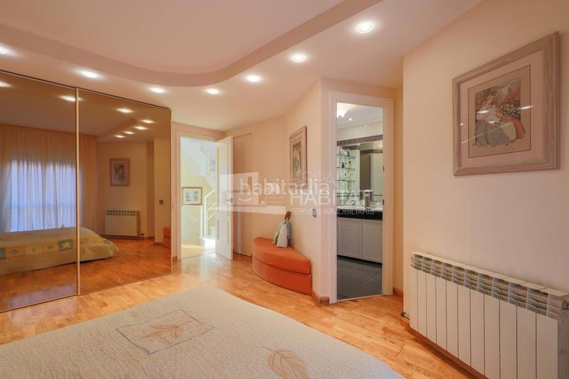 Foto 8d2fc339-e265-4755-af06-288531e138cb. Casa adosada  con piscina comunitaria zona barri de l àngel en Molins de Rei