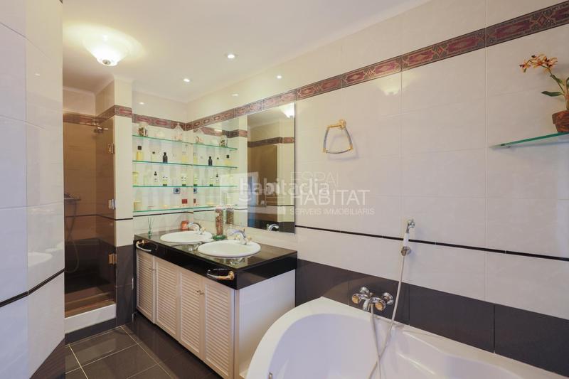 Foto 991f4eaa-c2ec-4ff5-a4d2-937ff45fecc4. Casa adosada  con piscina comunitaria zona barri de l àngel en Molins de Rei