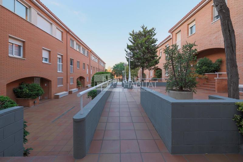 Foto 9d6746e3-f492-49c9-a6de-8e3753b67faa. Casa adosada  con piscina comunitaria zona barri de l àngel en Molins de Rei