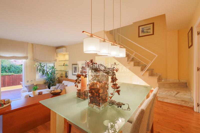 Foto 9fb60bc3-0bc8-4a0d-a2ed-9f04eda80a01. Casa adosada  con piscina comunitaria zona barri de l àngel en Molins de Rei