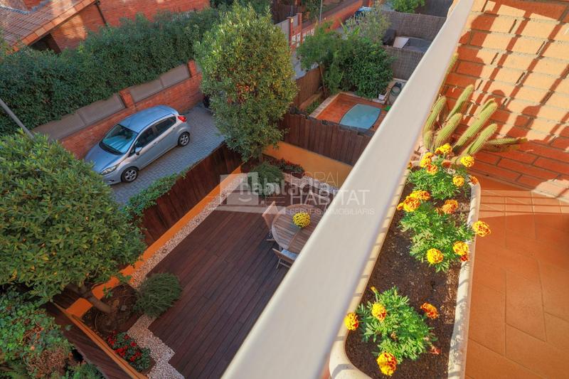 Foto aeb53120-c945-4cd3-b2a5-f4bd90dee74b. Casa adosada  con piscina comunitaria zona barri de l àngel en Molins de Rei