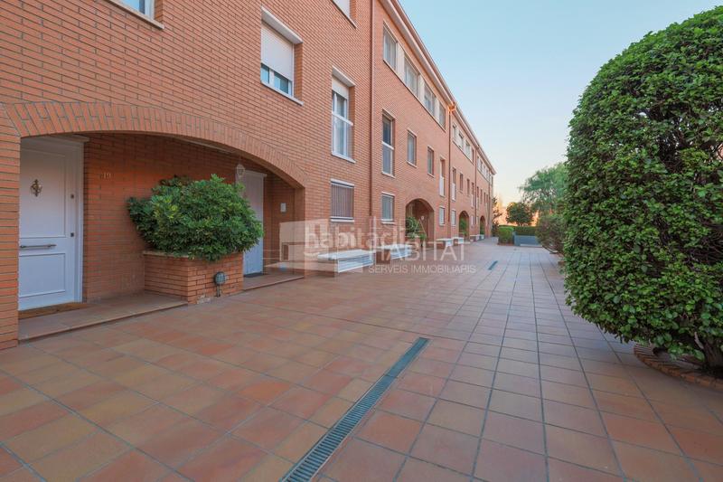 Foto c93de51f-c283-4bdd-bef6-9bb00fe0d611. Casa adosada  con piscina comunitaria zona barri de l àngel en Molins de Rei