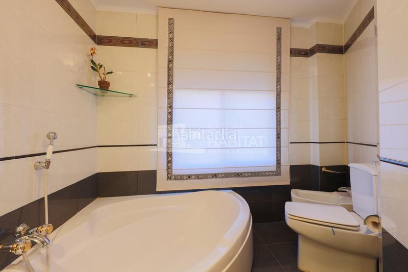 Foto ca12be32-0df7-4157-abea-f17a6b39d246. Casa adosada  con piscina comunitaria zona barri de l àngel en Molins de Rei