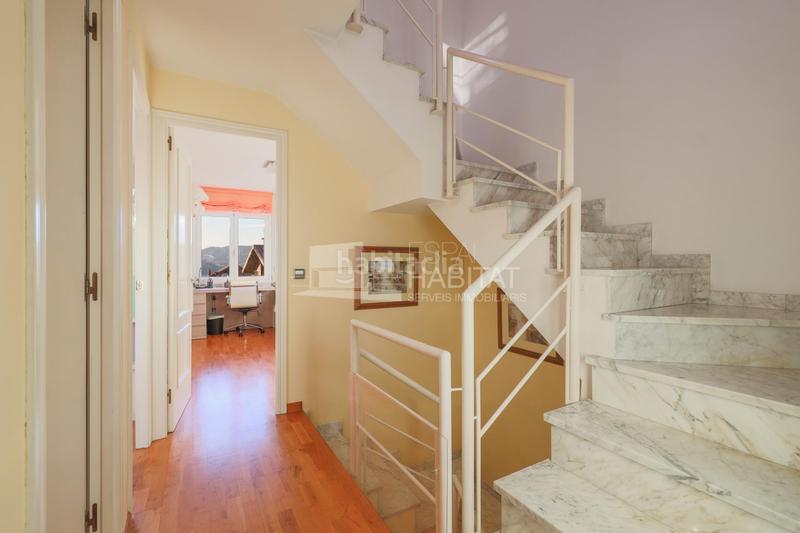 Foto dfaf99e3-cf2d-49fb-8ee6-7b6ca06c4106. Casa adosada  con piscina comunitaria zona barri de l àngel en Molins de Rei