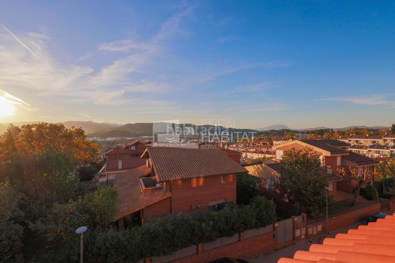 Foto f7e0a150-abd5-40f8-9ab2-3d308945625a. Casa adosada  con piscina comunitaria zona barri de l àngel en Molins de Rei