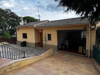 Casa a Sant Cebrià de Vallalta. Casa con piscina sant cebrià de vallalta