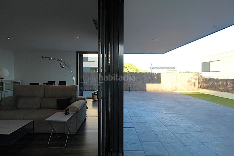 Foto 5428d1d5-eed8-4957-99c9-80f7fe27a26e. Casa amb aparcament piscina a Vallveric Mataró