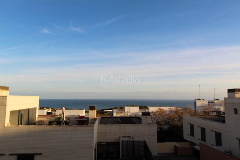 Foto 814d952a-47cd-4035-bff5-3cd2df14e7b7. Casa espectacular casa en urb.Vallveric, tu paraíso espera en Mataró