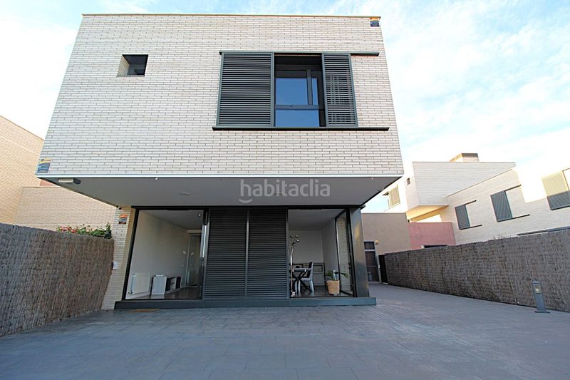 Foto beb4707d-f1d9-4328-bd18-e07ae48ddc3e. Casa amb aparcament piscina a Vallveric Mataró