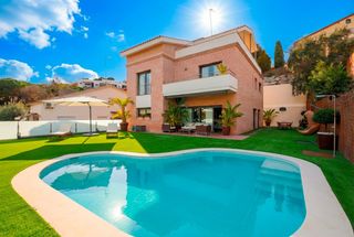 Xalet a Vilassar de Dalt. Elegancia y diseño a un paso del centro de la población  casa en