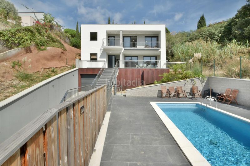 Foto 1ec5dcfc-4140-46b6-9ed8-61a463f80065. Casa amb aparcament piscina a Calella