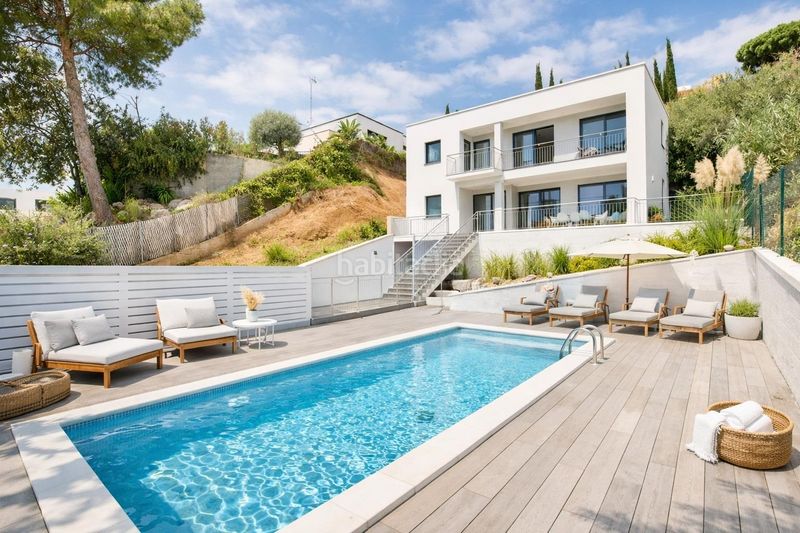 Foto c015df35-7ca5-4e80-9b70-a5c35ad38c8f. Casa amb aparcament piscina a Calella