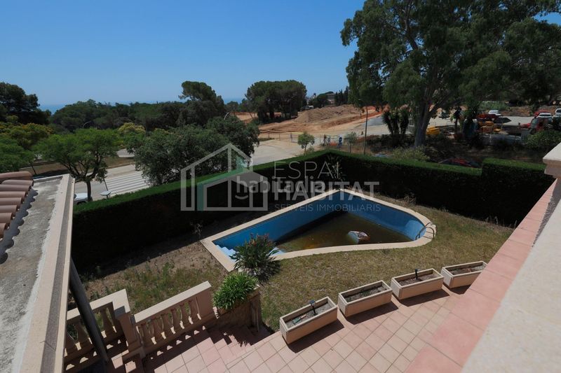Foto 39a6ba67-3499-4b0d-b58a-7574b3e15cd3. Casa amb calefacció aparcament piscina a Vilassar de Dalt