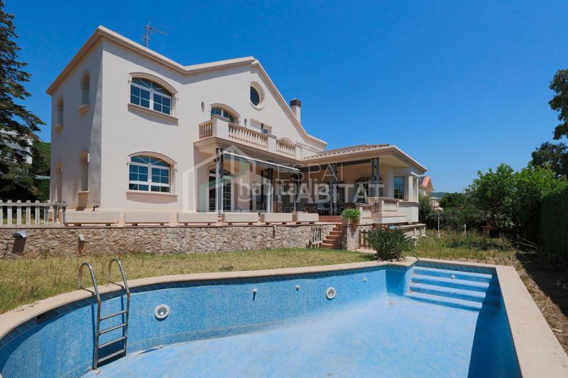 Foto 5121d75c-0530-47ae-933f-d6d458643eb5. Casa amb calefacció aparcament piscina a Vilassar de Dalt