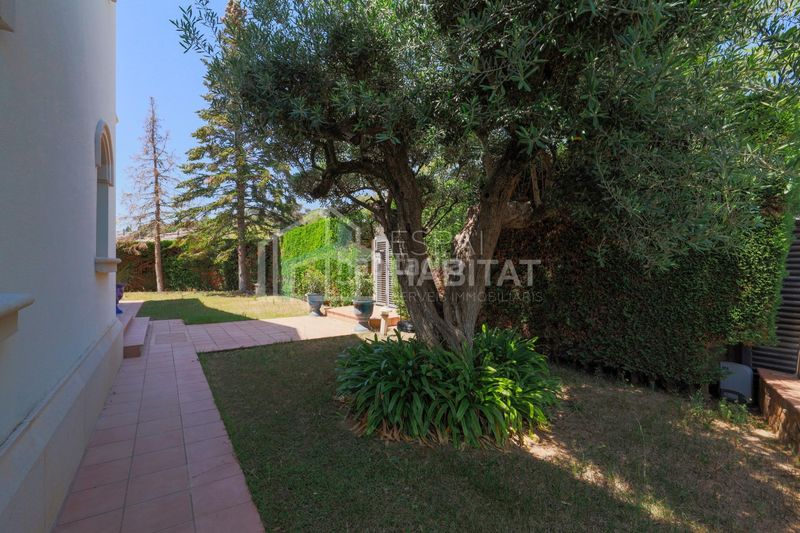 Foto 8354d441-7e27-46e7-8b6f-d084e0f42330. Casa amb calefacció aparcament piscina a Vilassar de Dalt