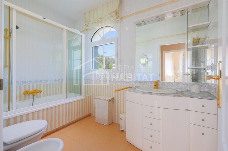 Foto 9171df41-ca55-43c0-9fc0-fb8bcbc6d773. Casa amb calefacció aparcament piscina a Vilassar de Dalt