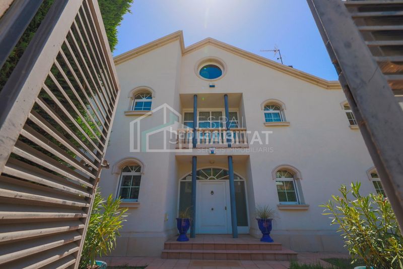 Foto bbe30ef9-d759-4090-9e55-d27a2d75a980. Casa amb calefacció aparcament piscina a Vilassar de Dalt