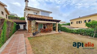 House in Vilassar de Dalt. Casa tipo chalet con jardin recien reformada en vilassar de dalt