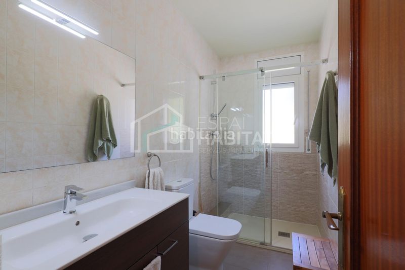 Foto f2f2507f-237b-43ef-9c7d-30232a7d20f7. Casa adossada amb calefacció aparcament a Vilassar de Dalt