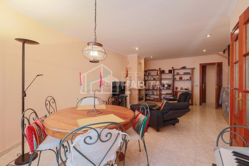 Foto f44d8caa-cd46-46b0-9bd4-65b0f0a750f2. Casa adossada amb calefacció aparcament a Vilassar de Dalt