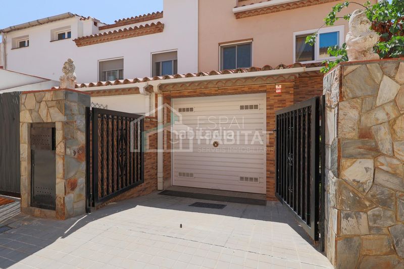 Foto fd4cf5ec-e61b-4bd0-8812-a6de5ac92352. Casa adossada amb calefacció aparcament a Vilassar de Dalt