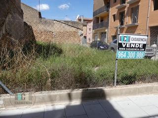 Terreny residencial a Santa Bàrbara. Solar esquinero urbano