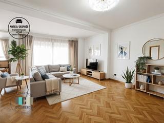 Piso en Casco Histórico. Venta de amplio piso en pleno centro con cuatro habitaciones y d