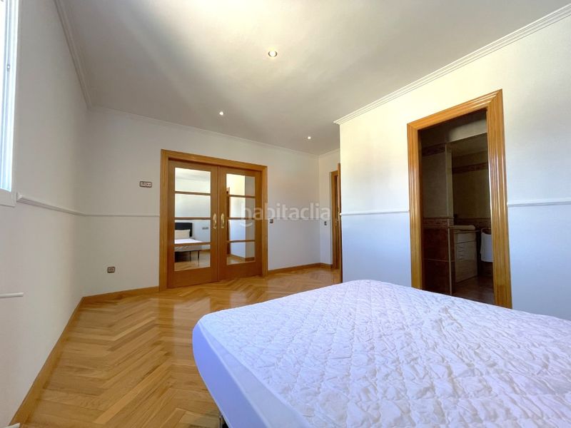 Foto 0d449d71-f27b-4cb9-b892-c01e2fdea2de. Rent chalet with parking in Heliópolis Benicasim / Benicàssim