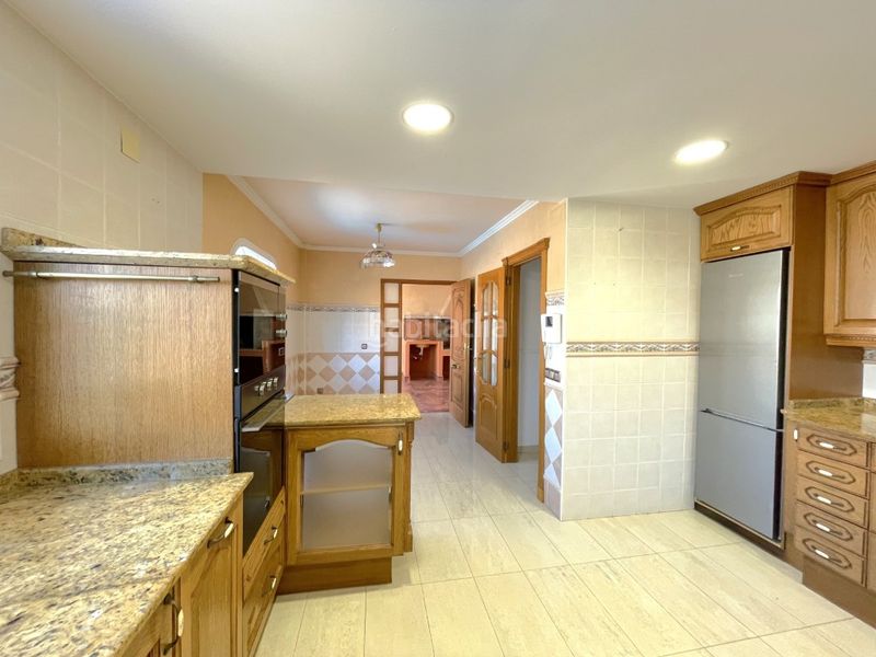 Foto 6f39ceed-4028-47a1-b24d-edc2a1689a54. Rent chalet with parking in Heliópolis Benicasim / Benicàssim
