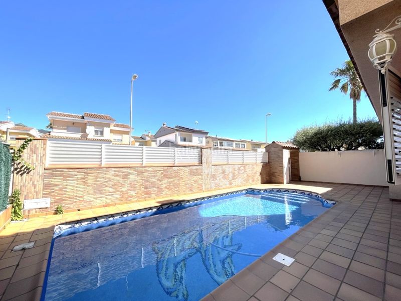 Foto d42dd845-3ba9-44e8-b925-7f5df0ca04dc. Rent chalet with parking in Heliópolis Benicasim / Benicàssim