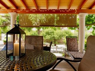 Chalet  Vicente andres estelles. Villa con gran parcela en zona exclusiva  potencial único para m