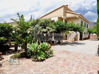 Xalet  N/a. Villa con parcela de 1600 m2 en zona voramar