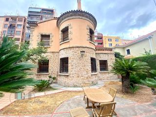 Chalet en Zona Avenida del Mar. Casagencia castellon vende chalet individual en el centro de cas